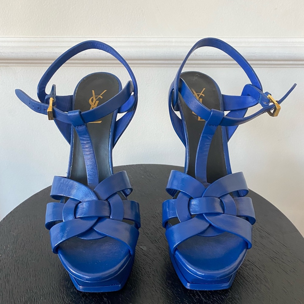 Like New SAINT LAURENT Tribute Sandal. Size 39